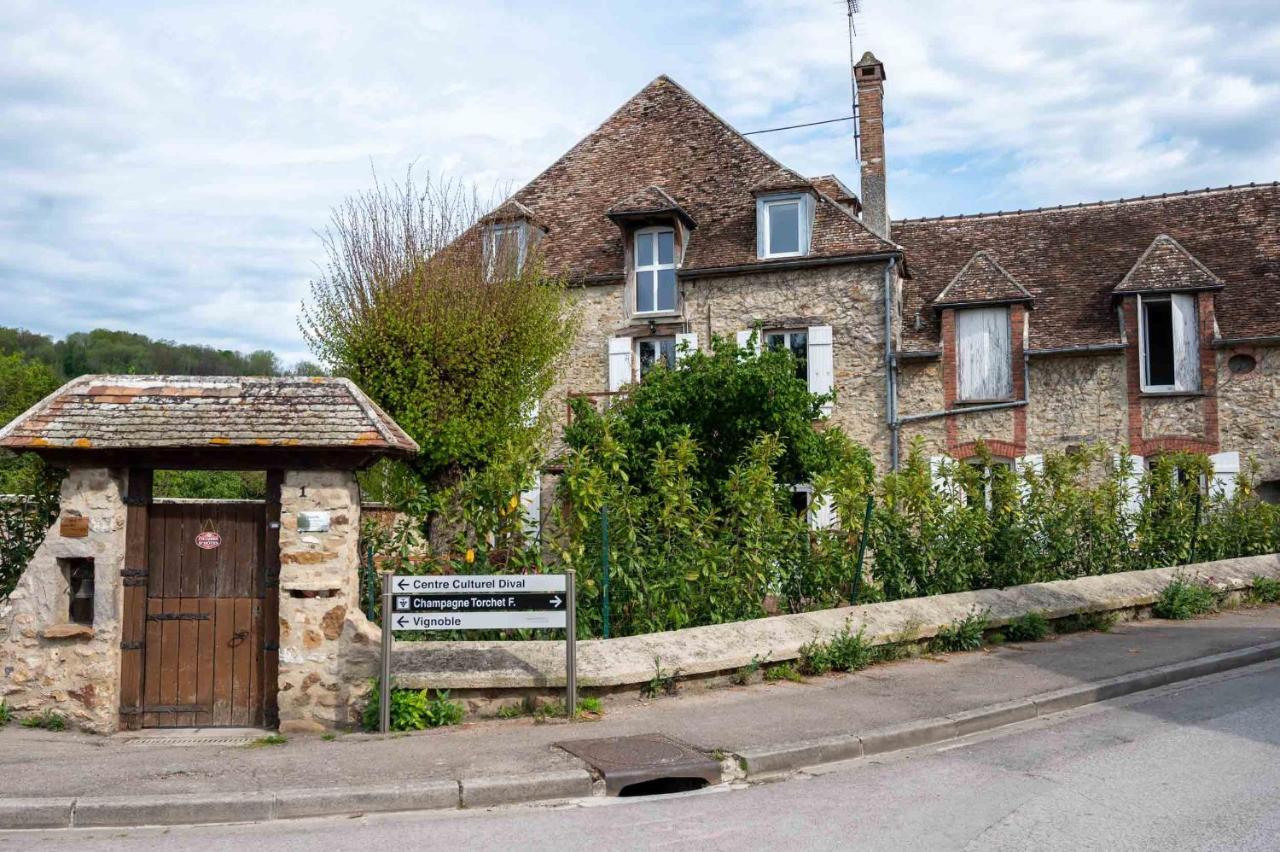 LE MOULIN DE CUTESSON Ô delà du M Bed and Breakfast Villenauxe Esterno foto